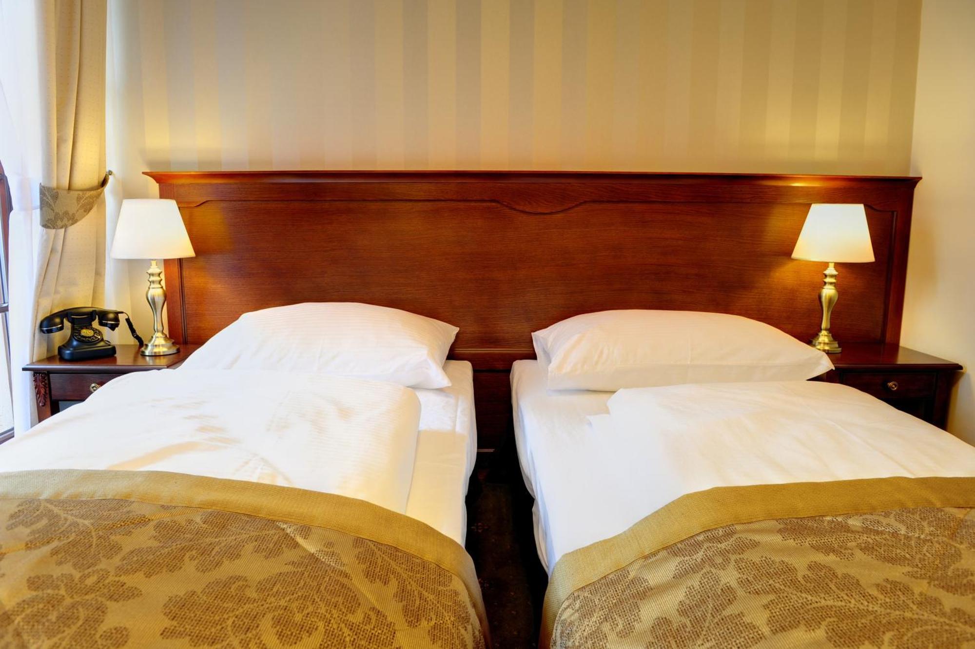 ינוביץ' Hotel Kazimierski Zdroj מראה חיצוני תמונה