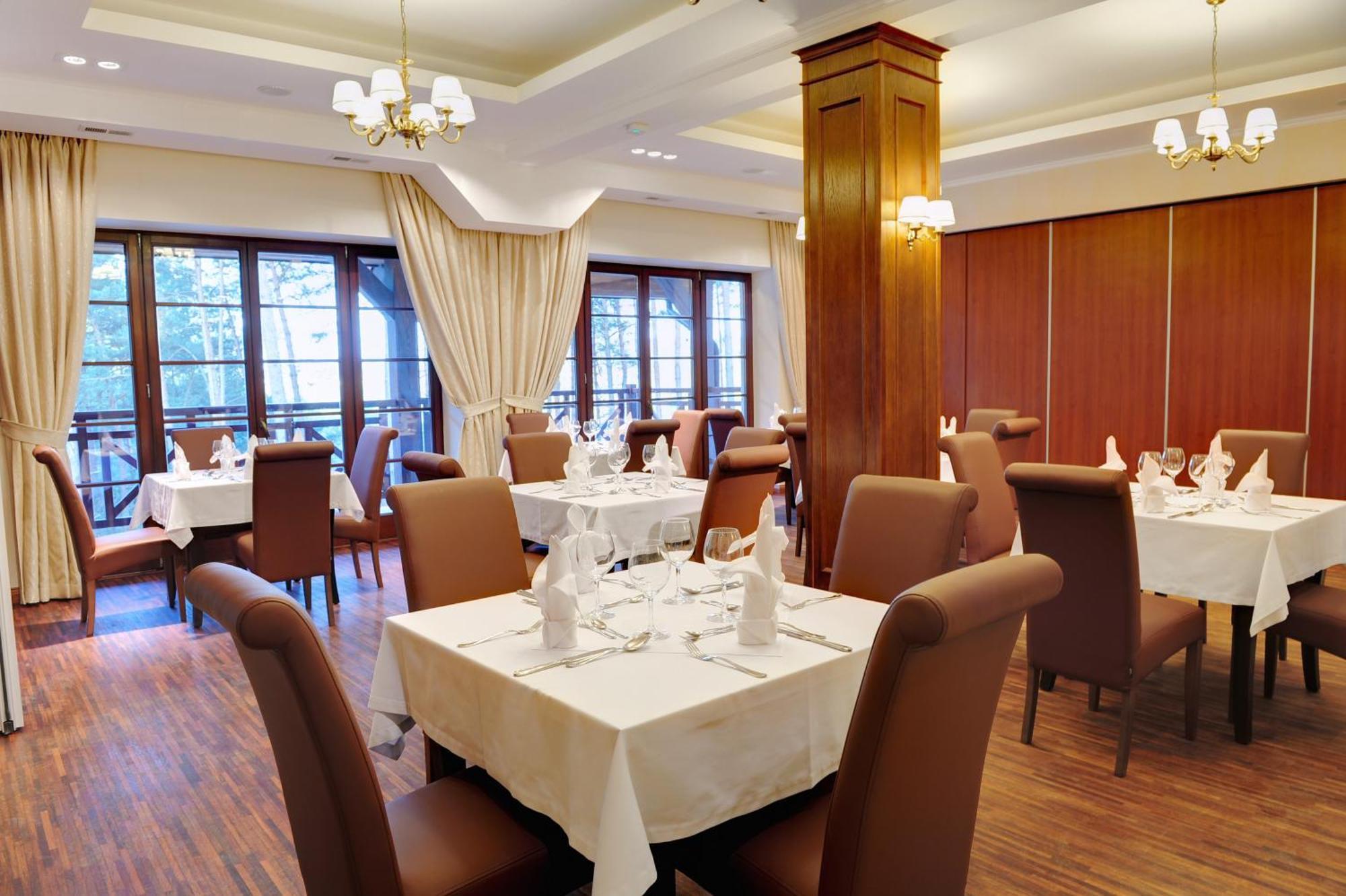 ינוביץ' Hotel Kazimierski Zdroj מראה חיצוני תמונה