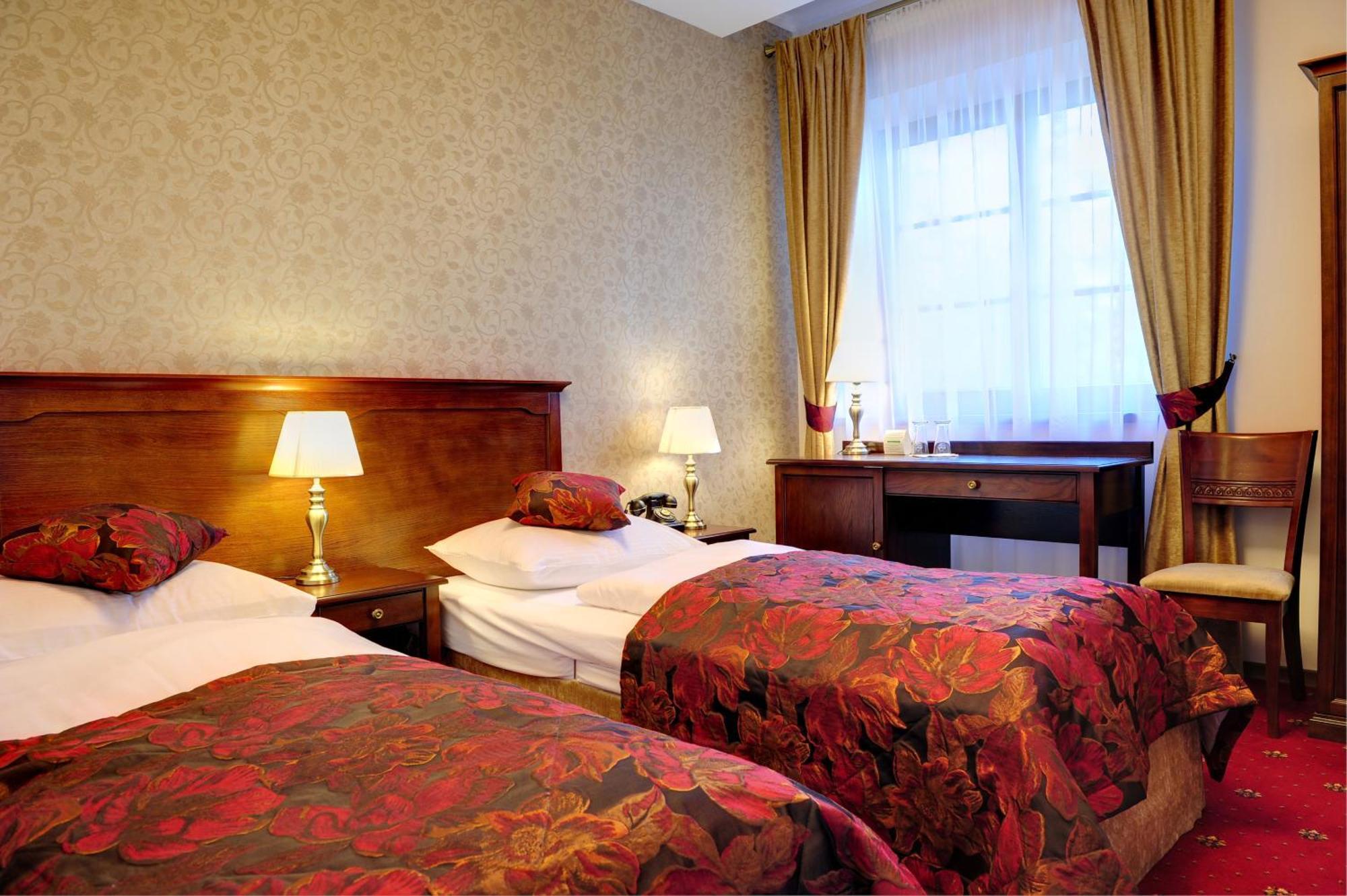 ינוביץ' Hotel Kazimierski Zdroj מראה חיצוני תמונה