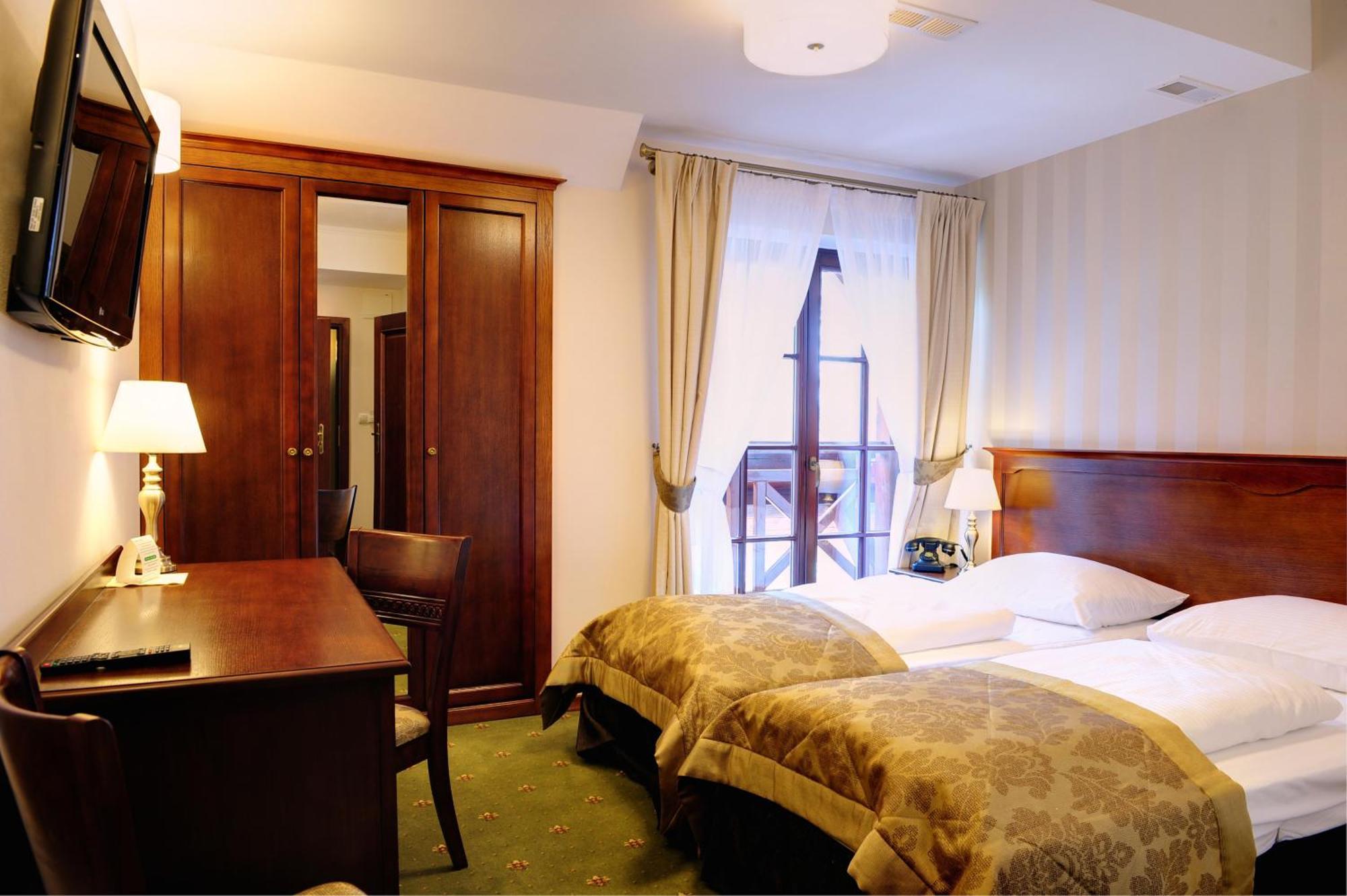 ינוביץ' Hotel Kazimierski Zdroj מראה חיצוני תמונה