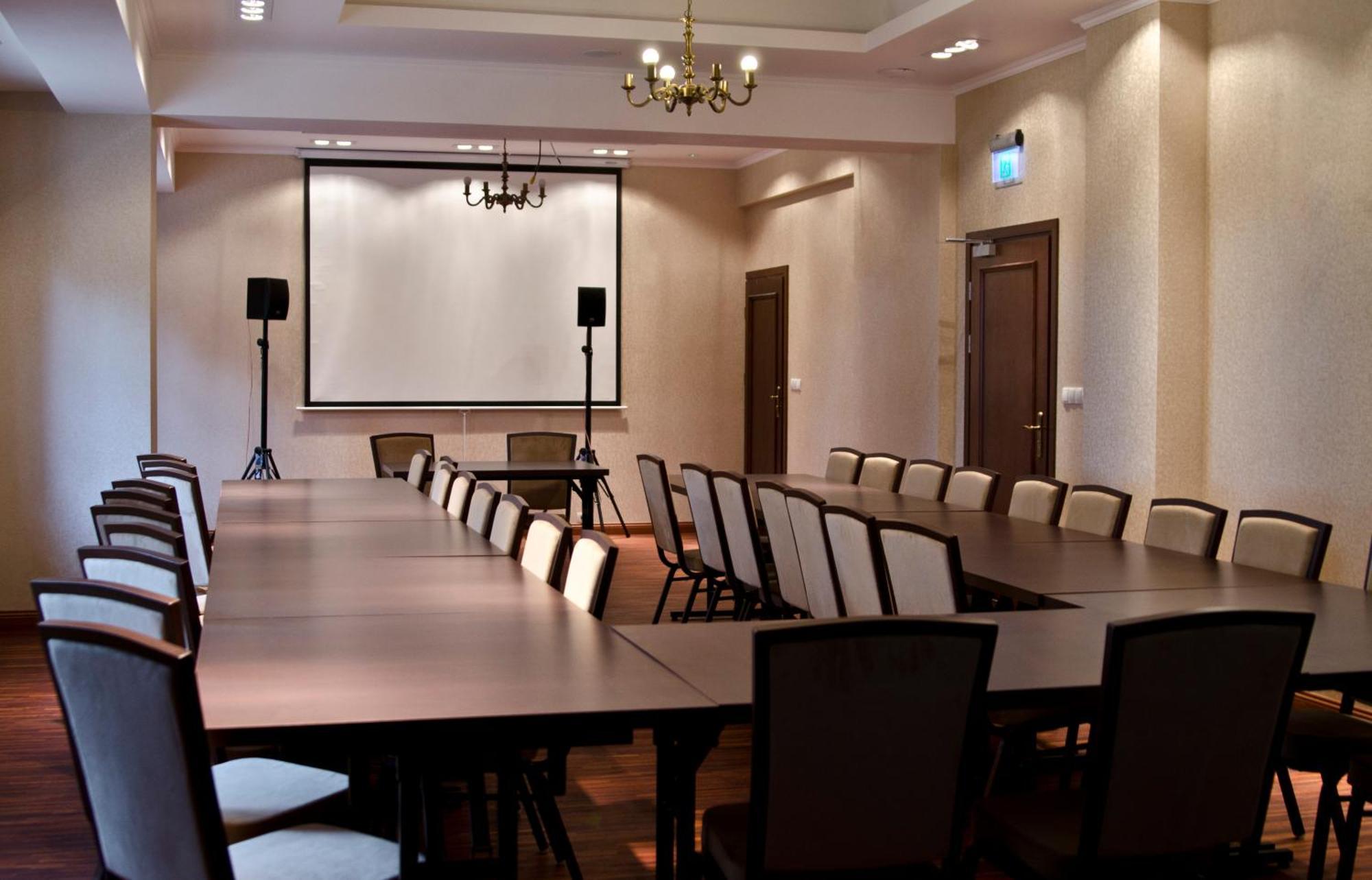 ינוביץ' Hotel Kazimierski Zdroj מראה חיצוני תמונה